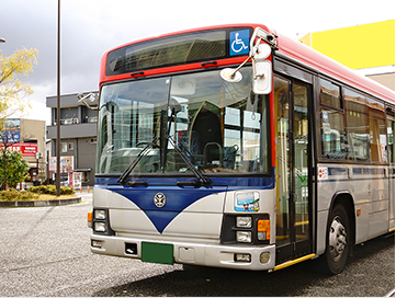 路線バスと区バスが利用できます